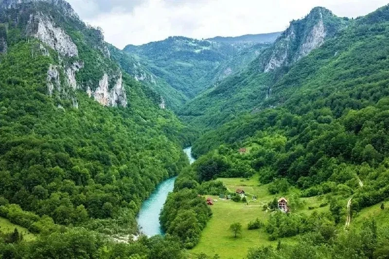 Черногория без визы только до 31 октября! 

  Без перелёта 

 ⚡🇲🇪  Черногория официально отменила 