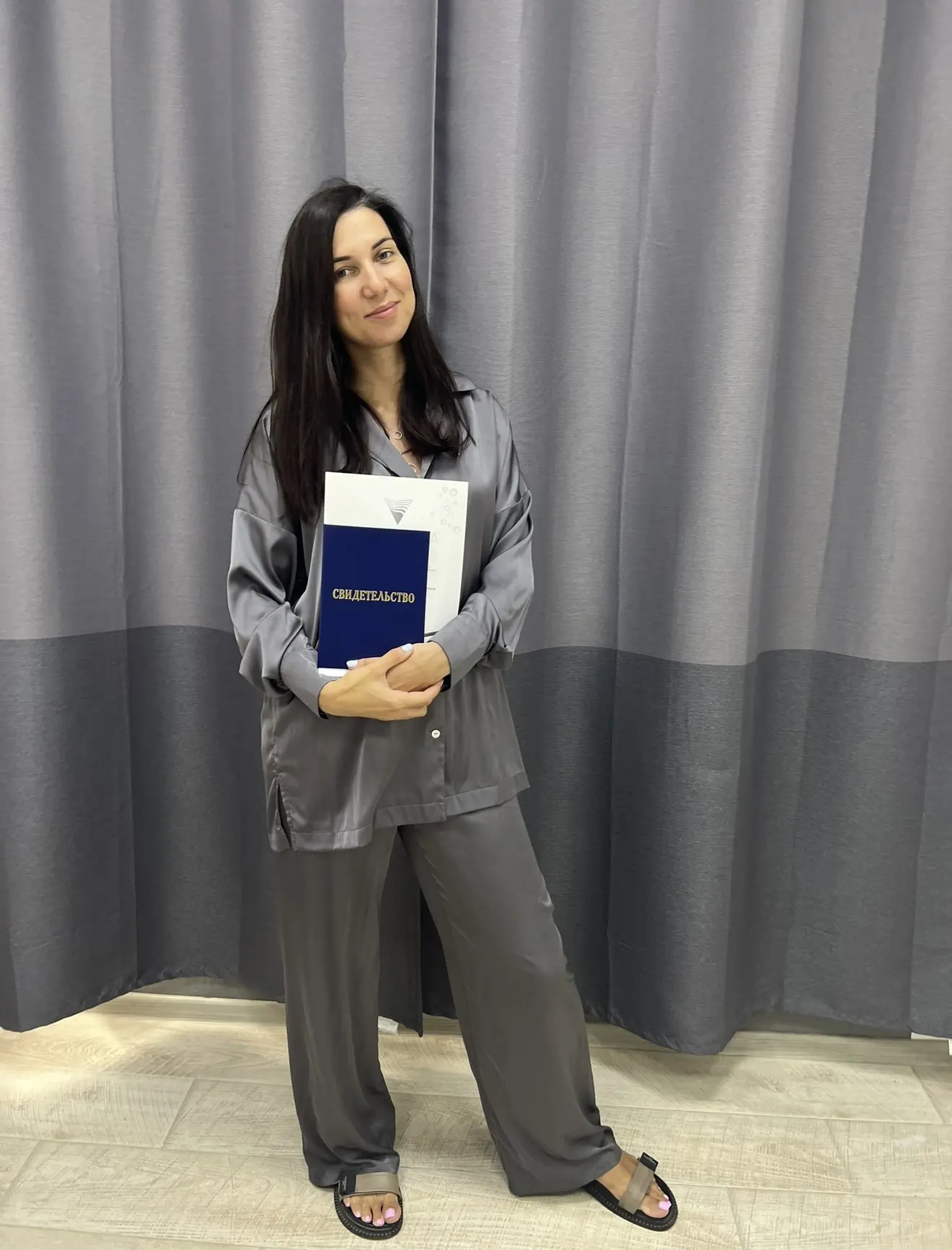 Как то так вышло, что я очень редко рассказываю о том, что в 2022 году получила диплом косметолога-э