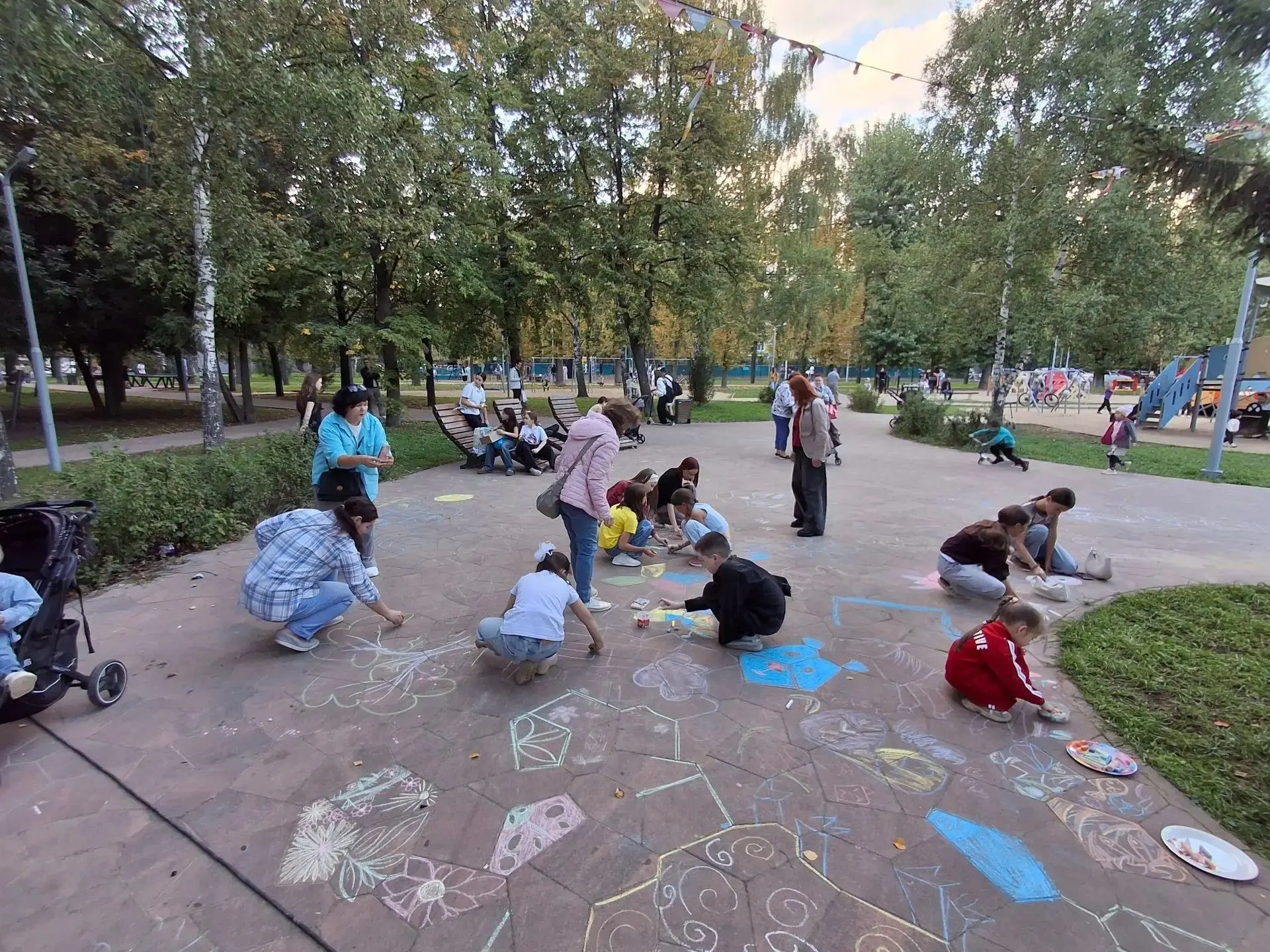 🌼☀️🌼3 сентября во дворе по улице Карбышева д.15 царила по-настоящему творческая атмос...