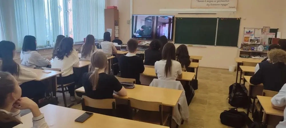 ‼️Сегодня ребята школы присоединились к просмотру документального фильма Андрея Медведева «Предатель
