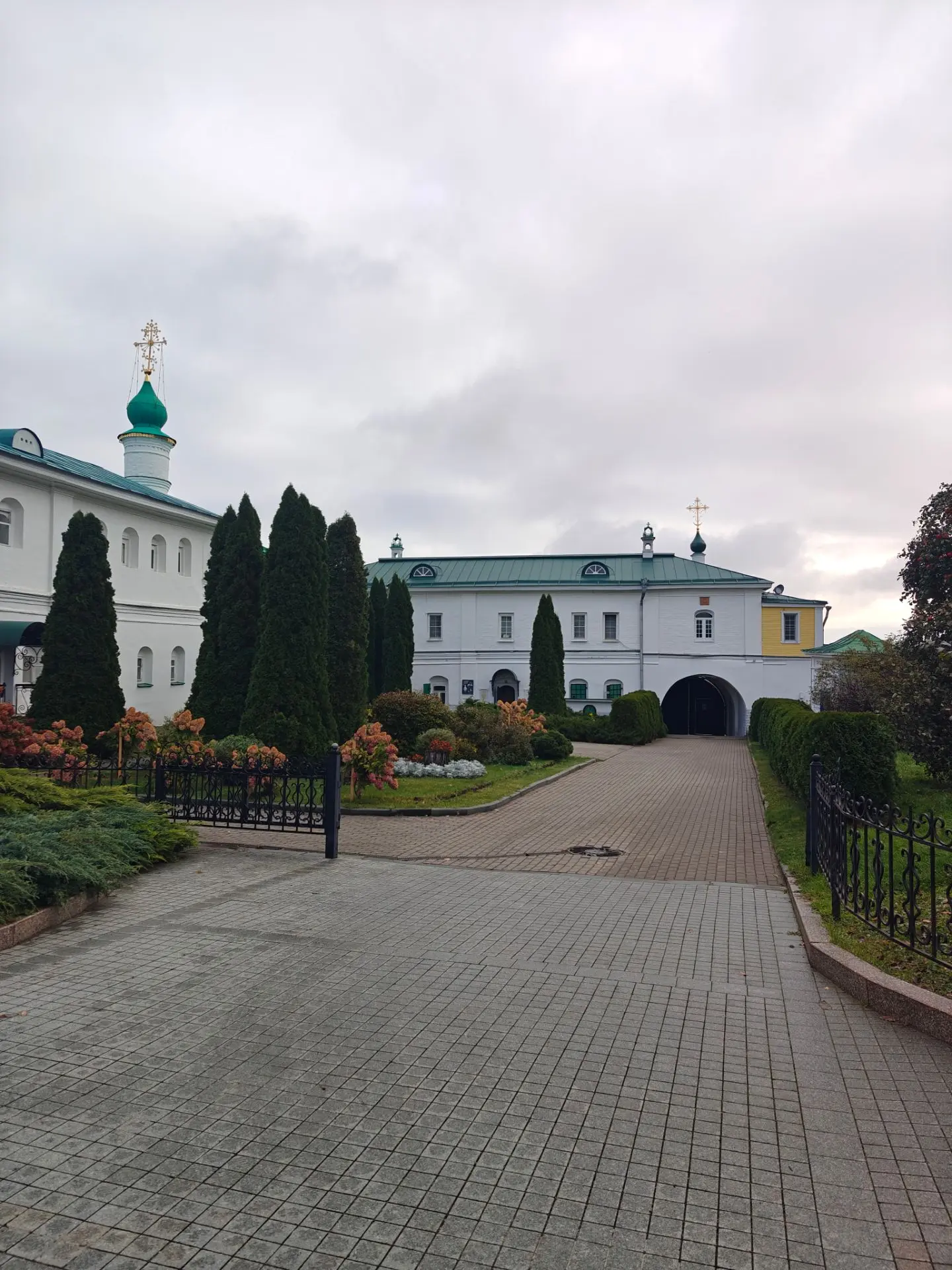 Обитель основал в 1328–1330 годах монах Киево-Печерского монастыря святитель Дионисий, ...