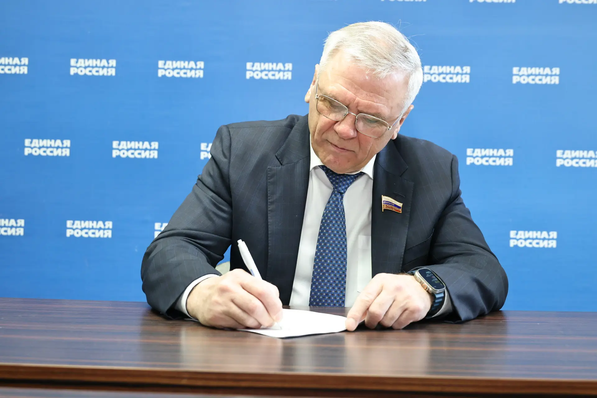 Сегодня подал заявление на участие в предварительном голосовании «Единой России». Пока отвечал на во