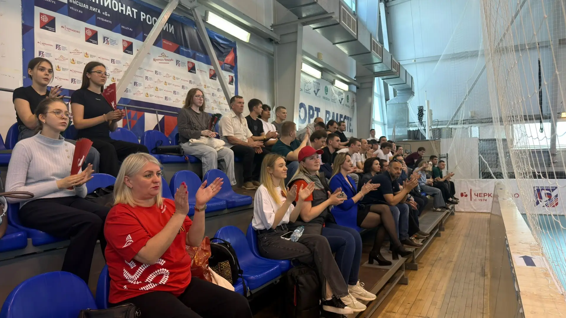 Студенты филиала посетили Кубок Юго-Восточной железной дороги по волейболу среди мужчин.  Состязание