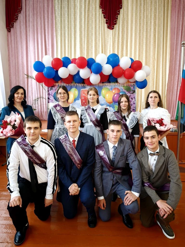 📢 Сегодня в нашей школе звенел последний звонок!