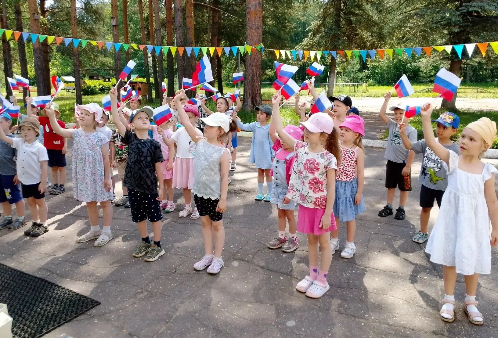 В преддверии  Дня России, в  Центре развития ребенка — детском саду № 52 прошло торжественное меропр