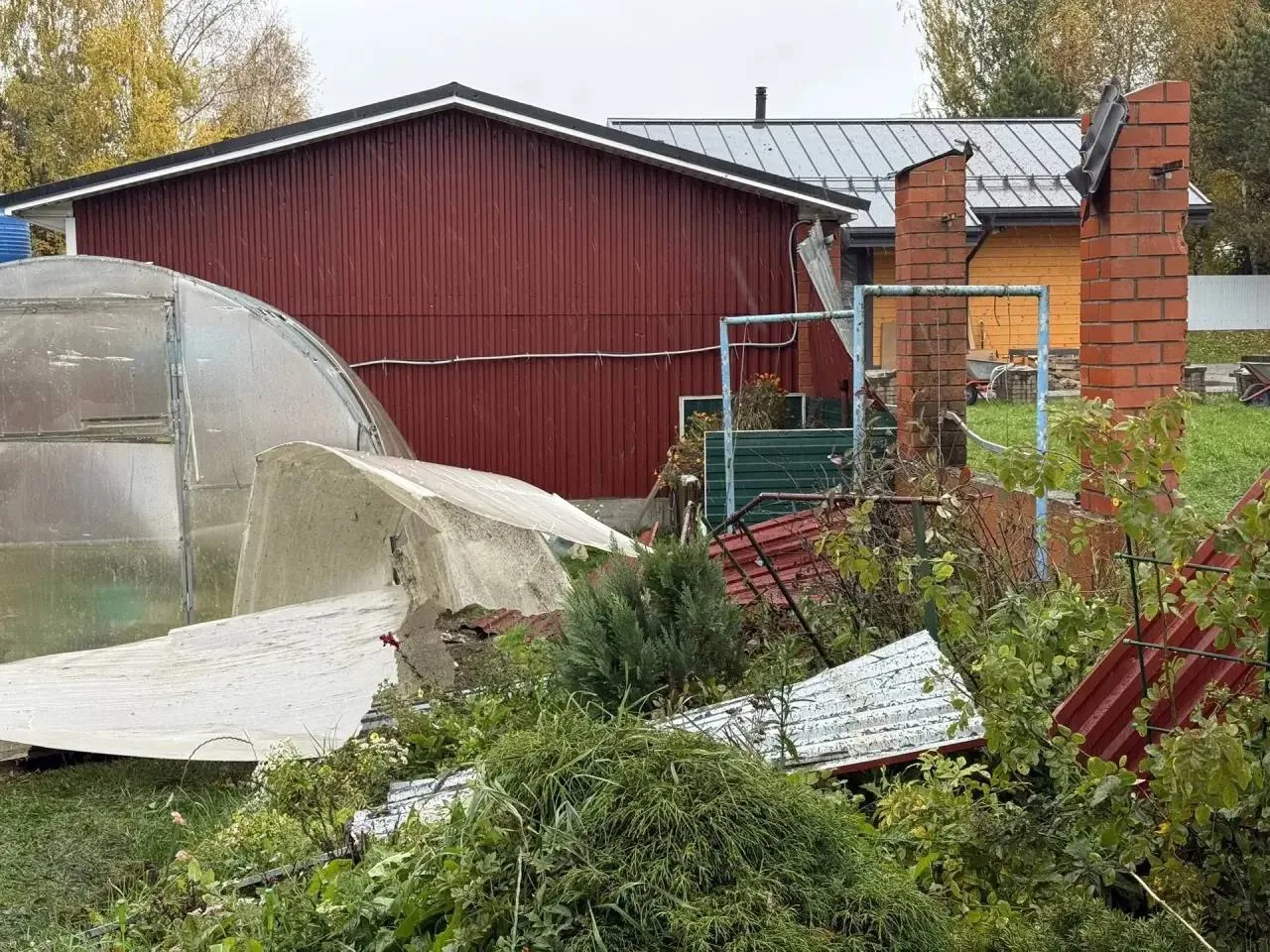 Последствия атаки бпла в Дмитровском округе Подмосковья.