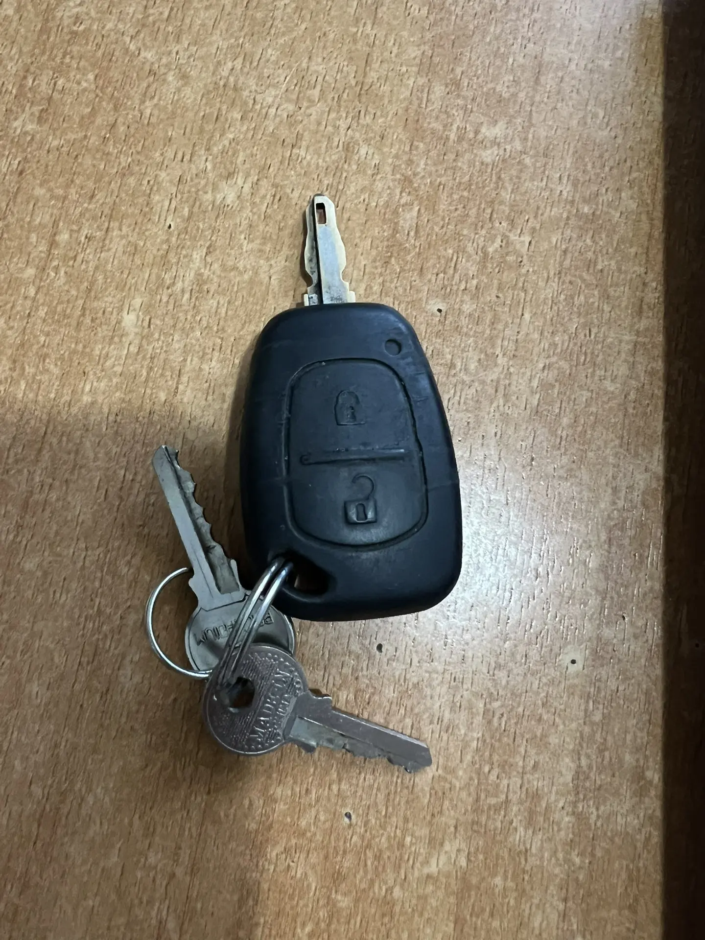 Найдены ключи на казачьем рынке. Обращаться в администрацию ТК