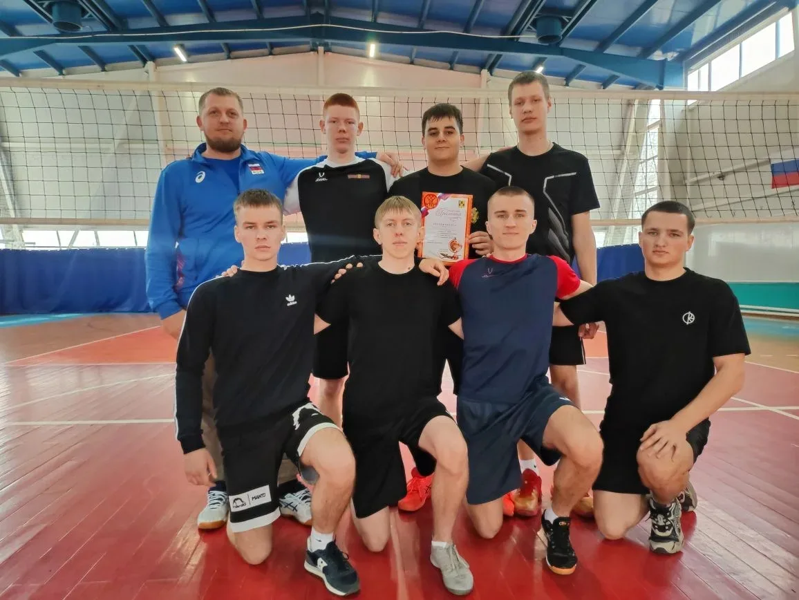 🏆 Ура! Снова победа❗❗❗  Команда юношей нашего школьного спортивного клуба "Орлёнок" стала победителе