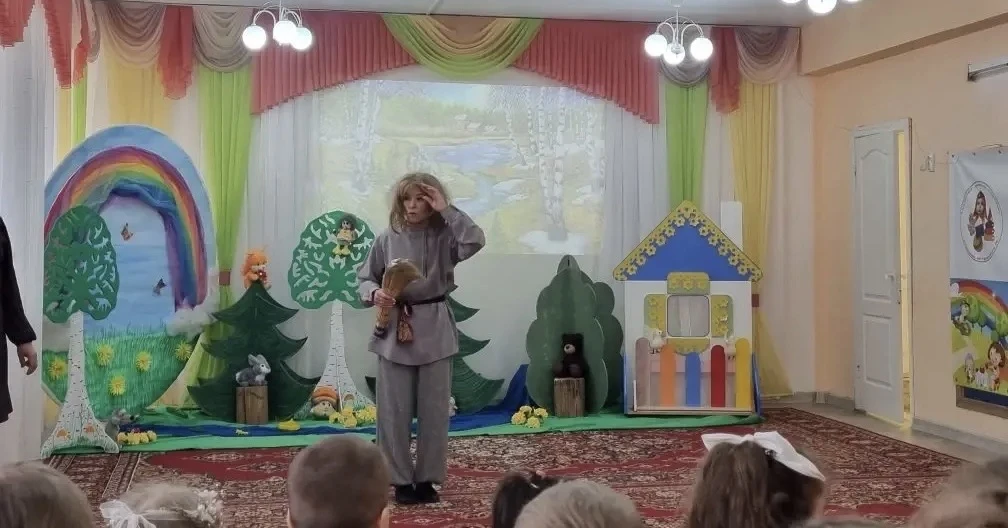 🌸 В подготовительных группах прошли весёлые утренники! Ребята пели, читали стихи и игр...