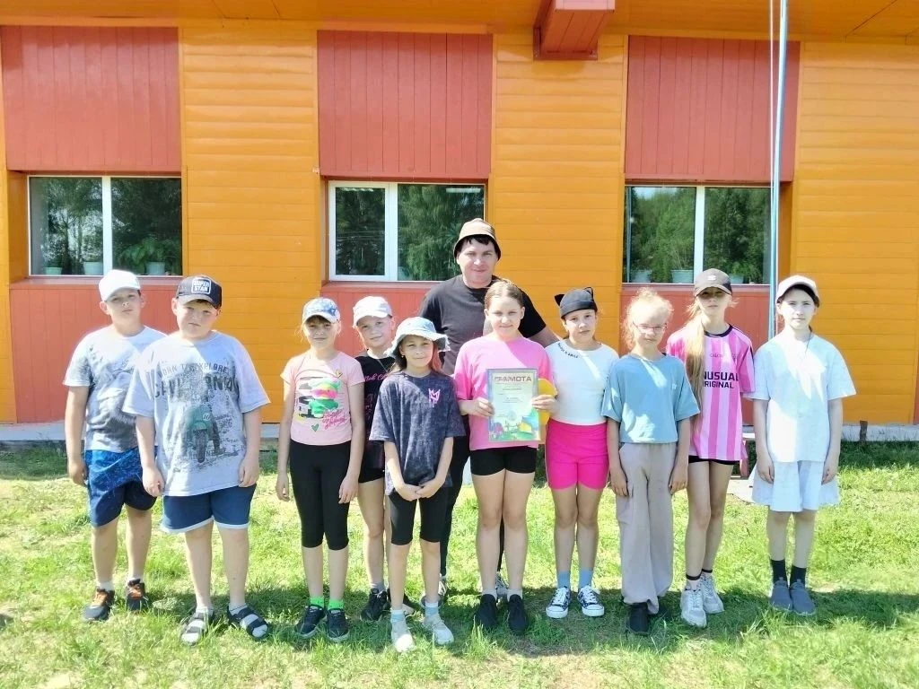 Сегодня наши ребята из школы приняли участие в увлекательном туристическом слете «Осенними тропами —