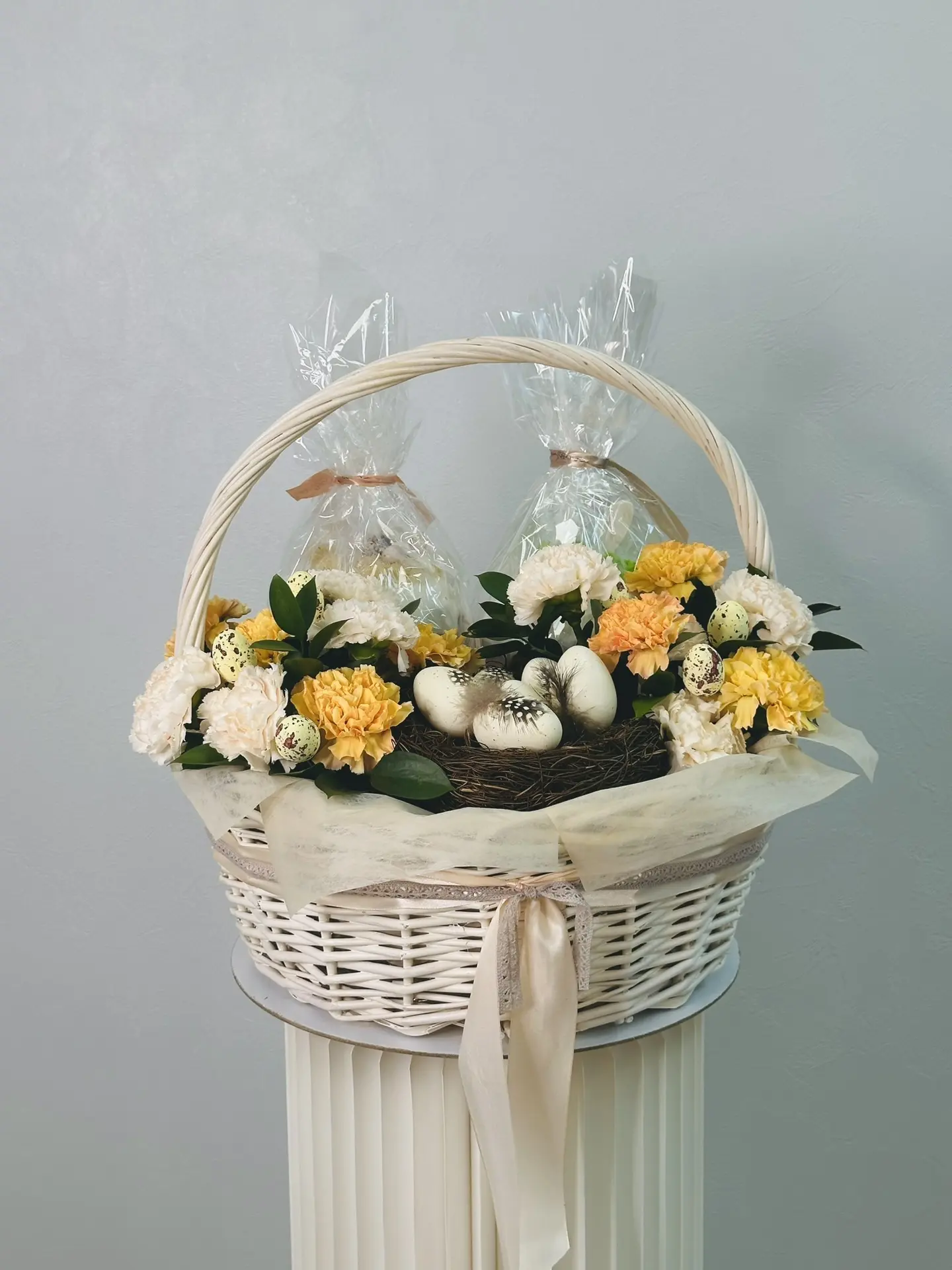 Ещё одна шикарная корзина с двумя куличами 🧡🐣🧡