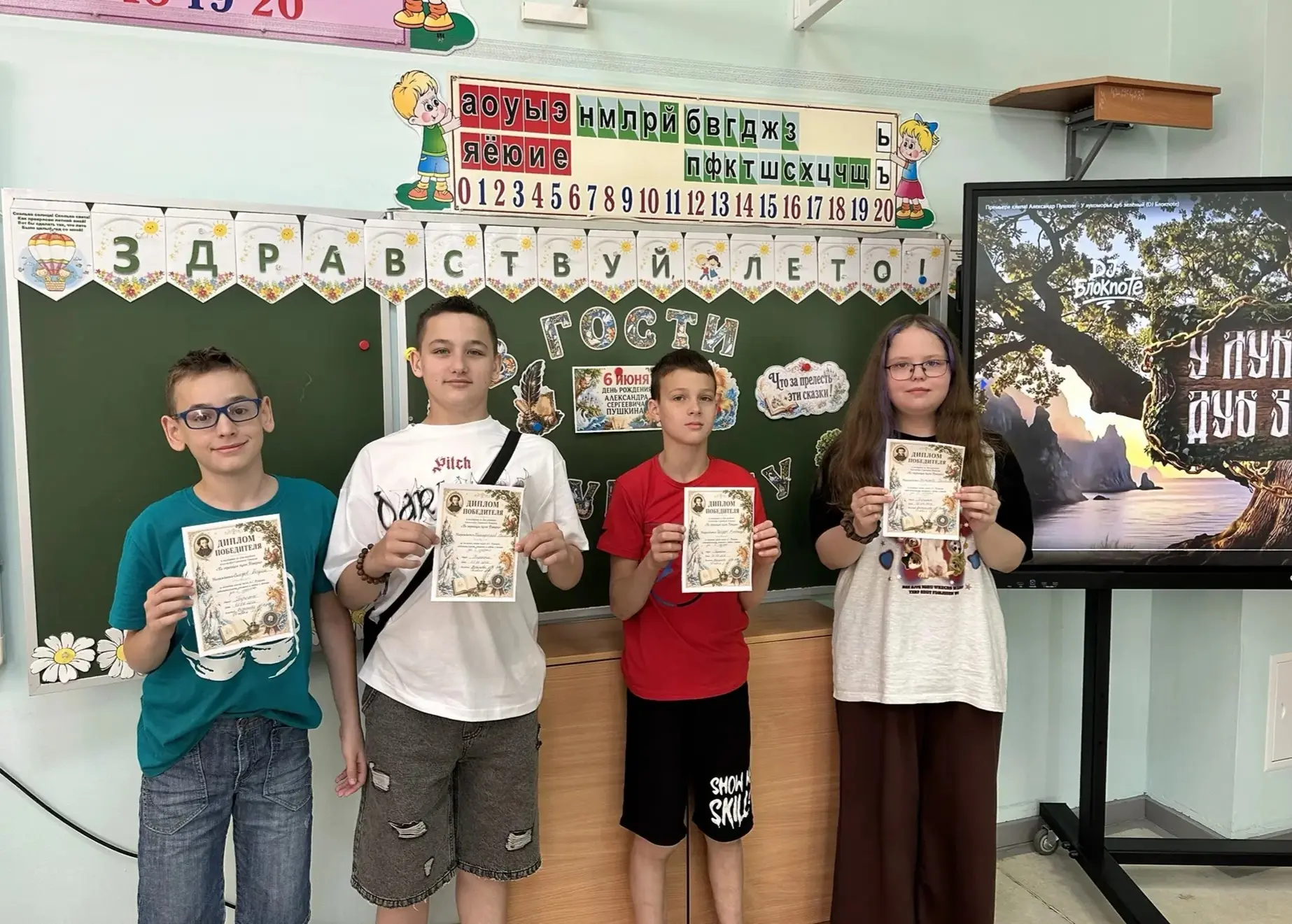 📚Пушкинский день в «Витаминке»

🎩6 июня — особенная дата. В этот день родился Александр Сергеевич 