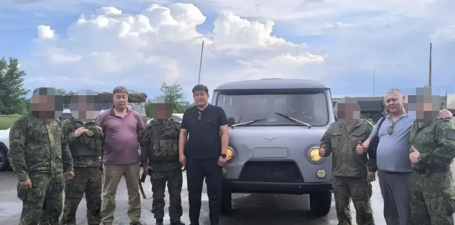 В День России Глава Сарпинского района Басанг Аркадьевич Манджиев, совместно с депутатом Сарпинского