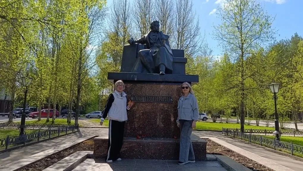 Сегодня обучающиеся нашей школы приняли участие в торжественном мероприятии у памятника...