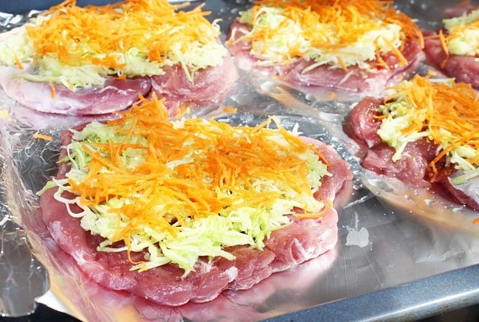 СВИНАЯ ОТБИВНАЯ С КАБАЧКАМИ И СЫРОМ