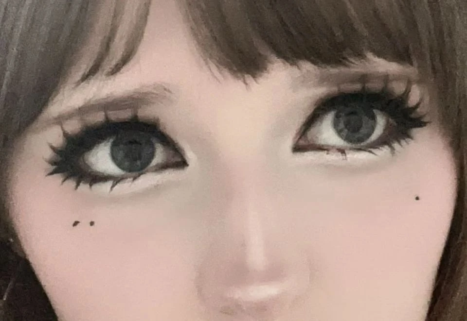 Doll eye makeup — это техника макияжа, которая создаёт эффект широко раскрытых, больших...