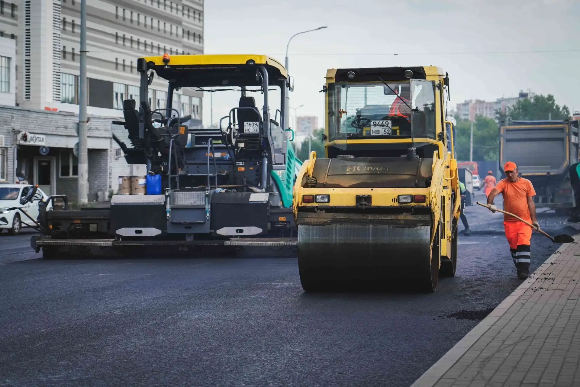 Начались работы по укладке асфальта на улице Карла Маркса 🛣🚧🔨