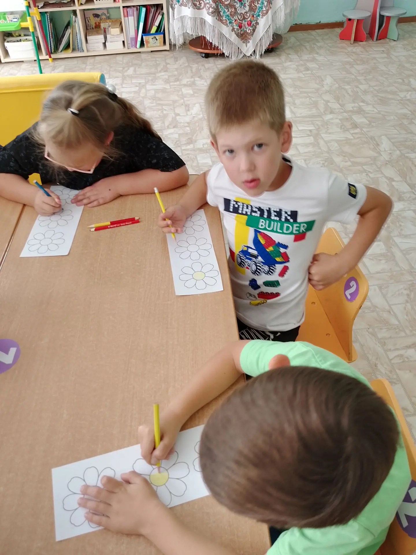 Коллективная работа в группе #Почемучки, ко Дню флага. 🇷🇺