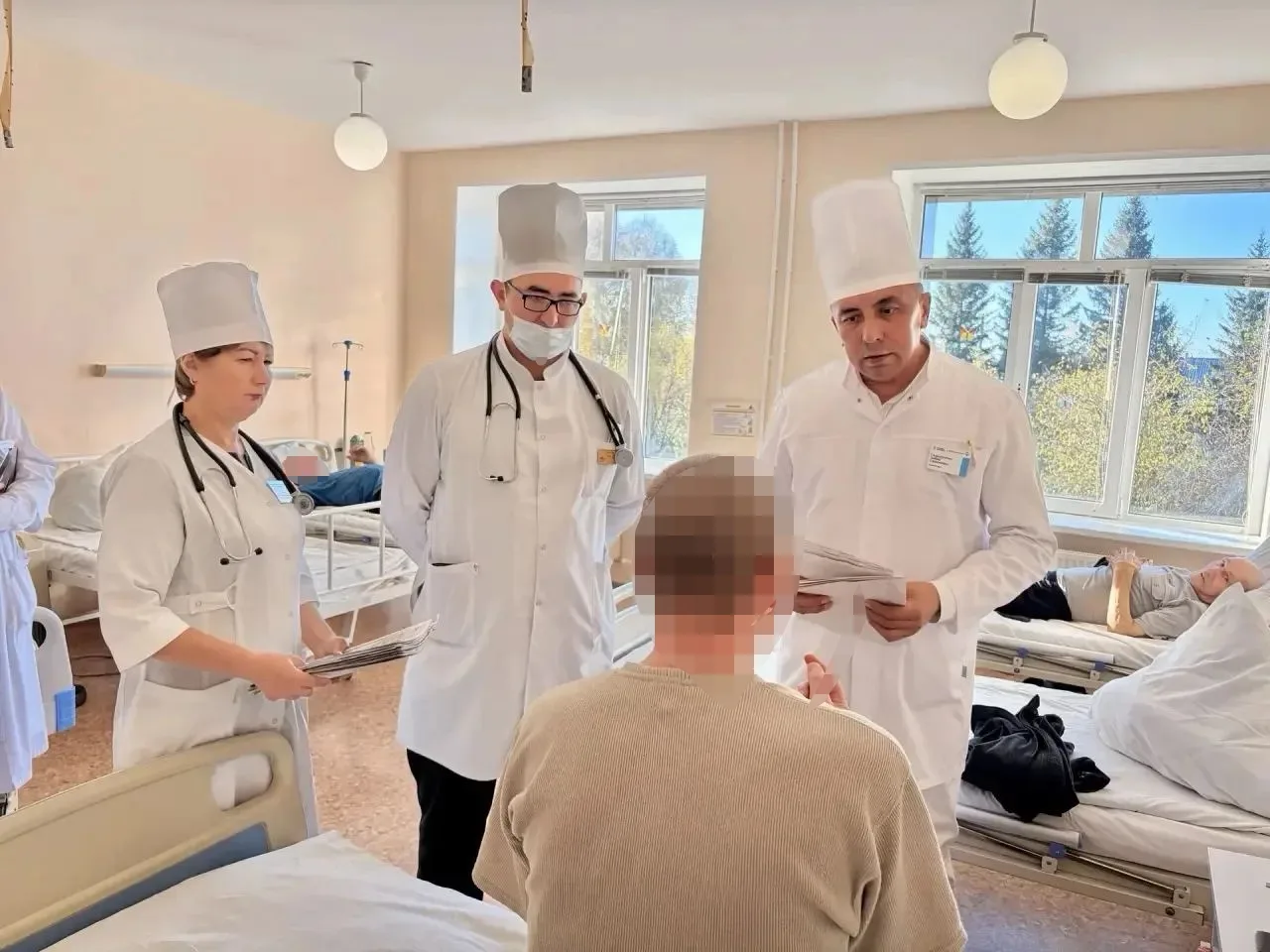 Сегодня 6 октября главный врач Бакалинской ЦРБ Гиздатуллин Забир Саримович провёл в оче...