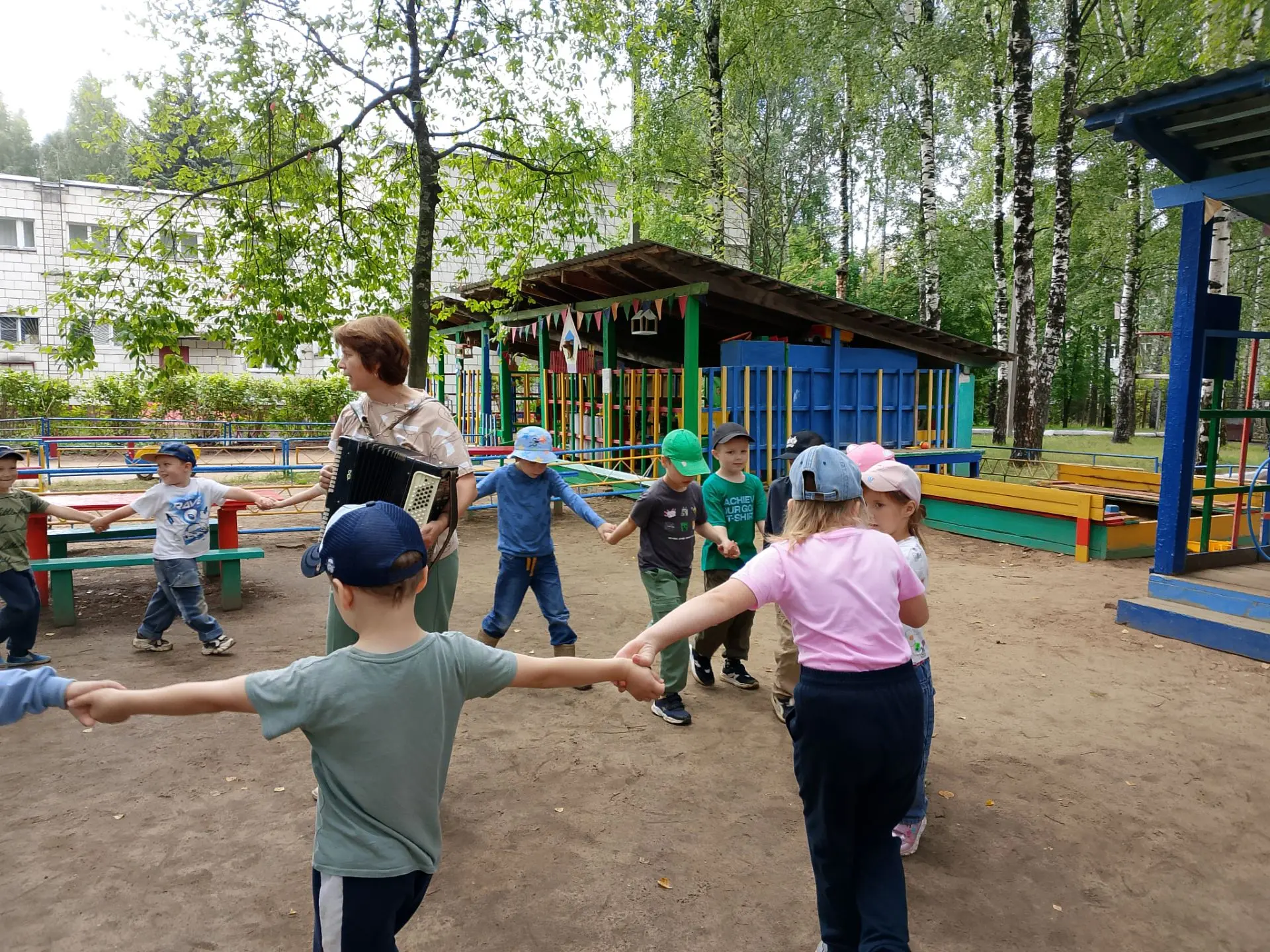 Вправо влево  ходили