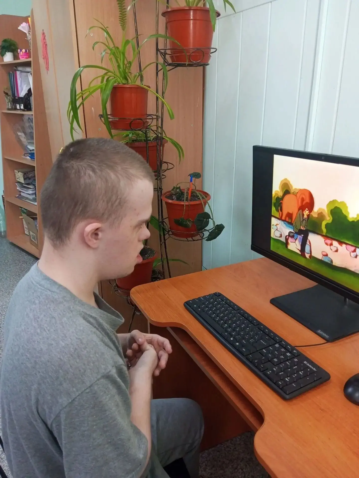 Наши получатели социальных услуг любят слушать музыку и тихонько подпевать. На индивиду...