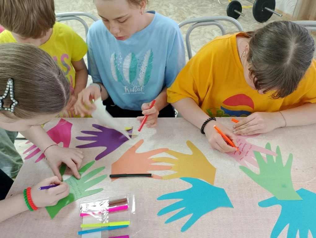 🥳9 июня весь мир отмечает Международный день друзей — праздник, который напоминает нам о важности д