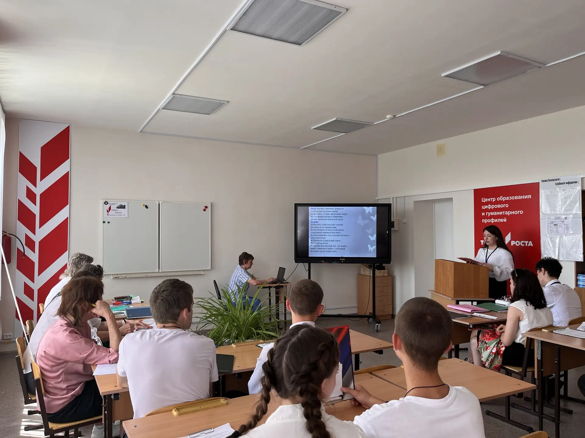 🎉 В нашей школе успешно прошла защита индивидуальных проектов десятиклассников!

👍🏼 Ребята предст