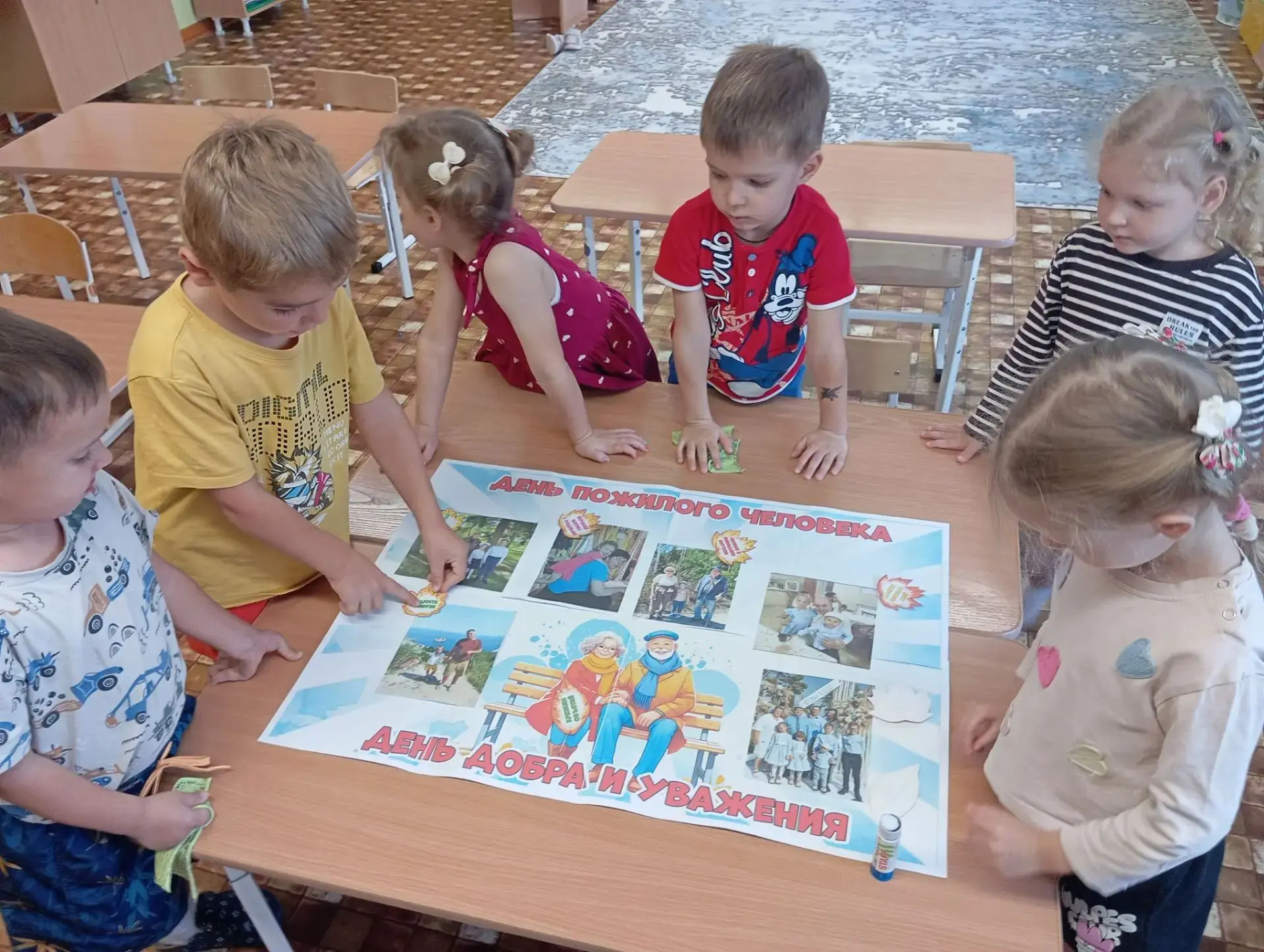 🎉 Стенгазета ко Дню пожилого человека: тепло детских сердец! ❤️
