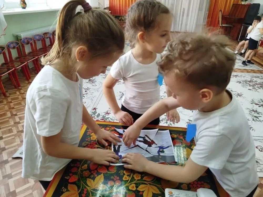 ОСТОРОЖНО! ТОНКИЙ ЛЁД! 🧊  А рамках тематической недели "Осторожно! Тонкий лёд!" ребята средней и ста