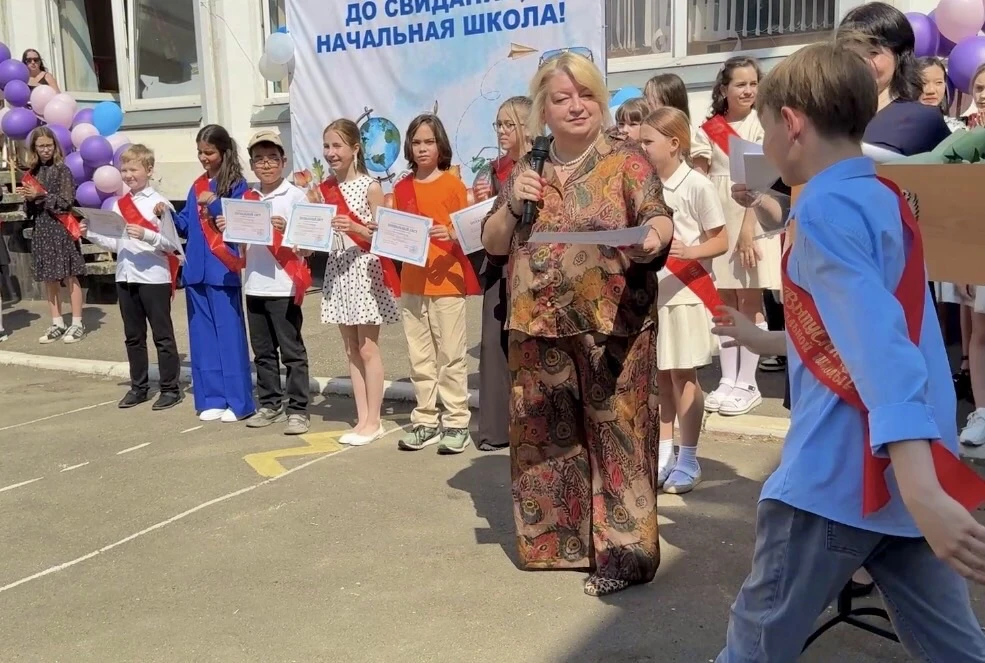 Выпускной в 4 классах: новый этап в жизни!  🎓22 мая в нашей школе прошёл особенный праздник — выпуск