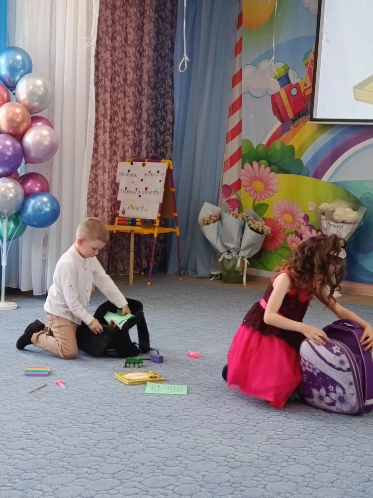 В добрый путь!
25 мая наш детский сад провожал в школу своих выпускников! Это торжественный и немног