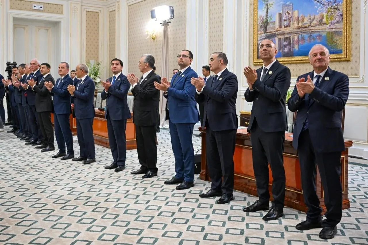 🇺🇿🇦🇿 В Ташкенте состоялись церемонии открытия и закладки фундамента проектов, реали...