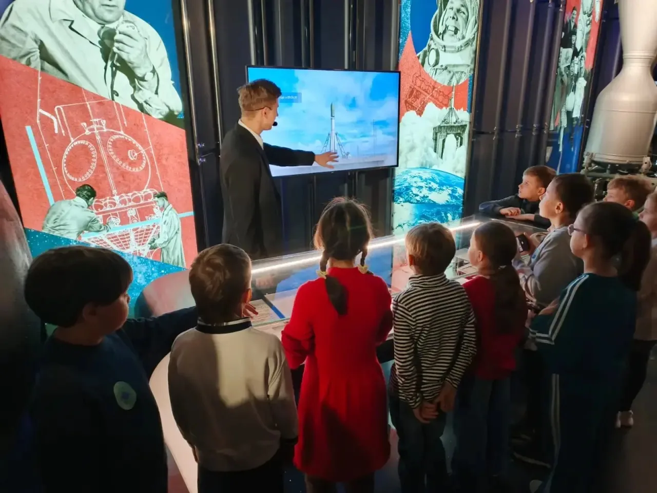 🚀 Путешествие к звёздам: день, который запомнится навсегда  🚀 12 апреля ученики 2 «Е» класса вместе 