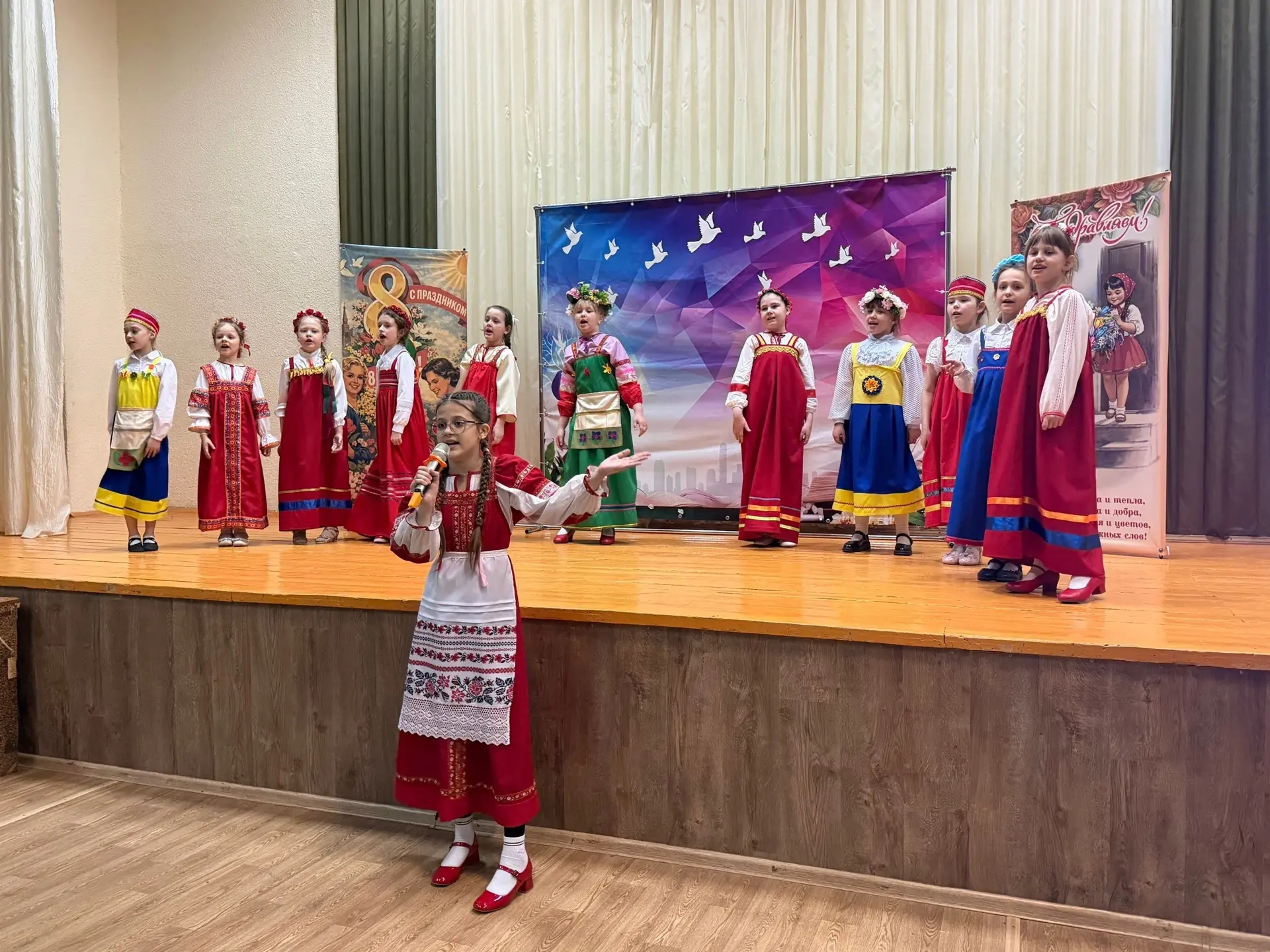 Международный женский день в нашей школе  Накануне международного женского дня ученики нашей школы п