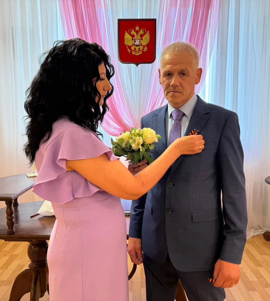 В Отделе ЗАГС г.о.Жигулёвск прошла патриотическая акция «Георгиевская лента Победы - молодым», приур