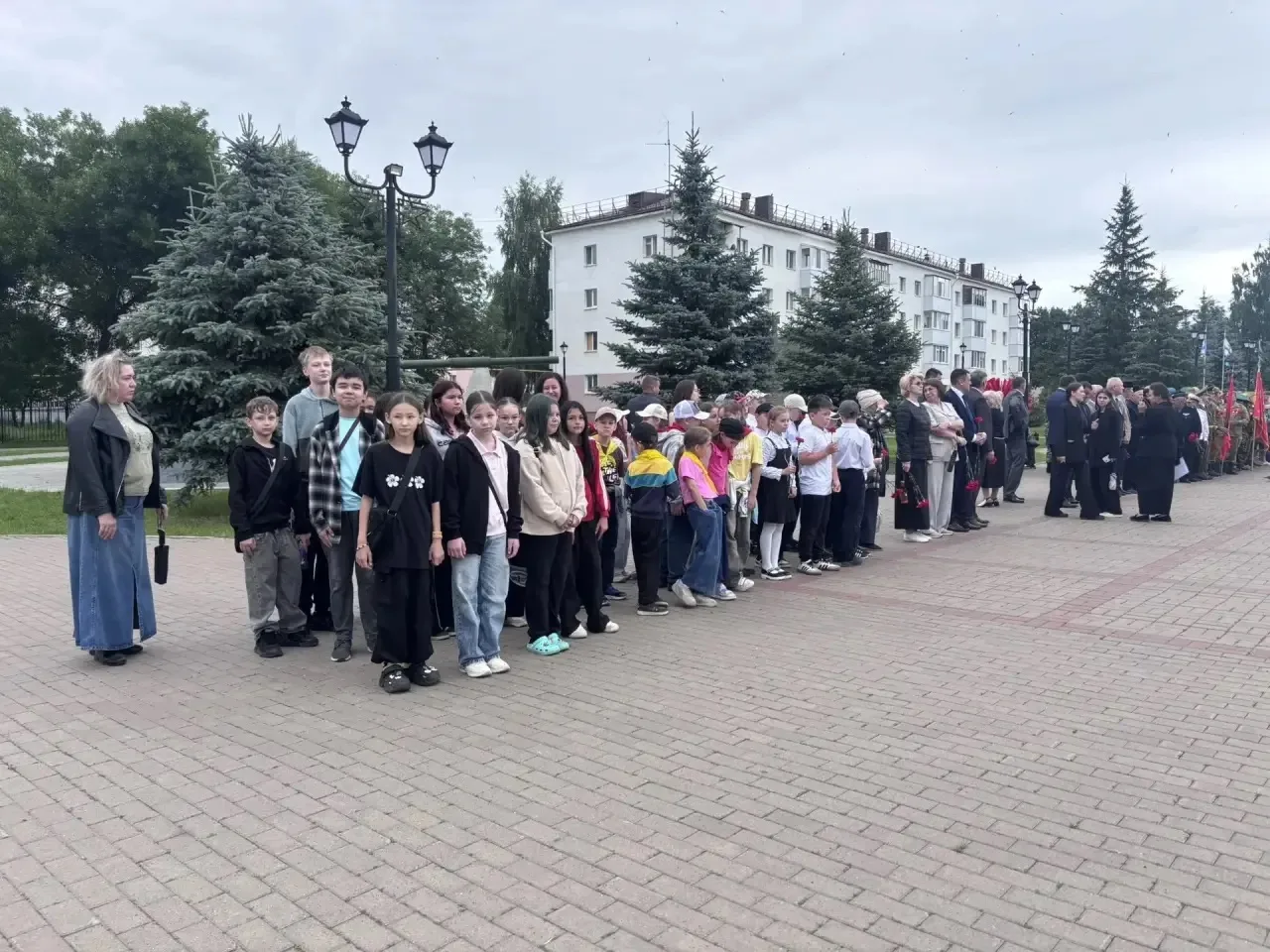 22 июня ученики нашей школы участвовали в торжественном митинге, который состоялся в Сквере Победы п