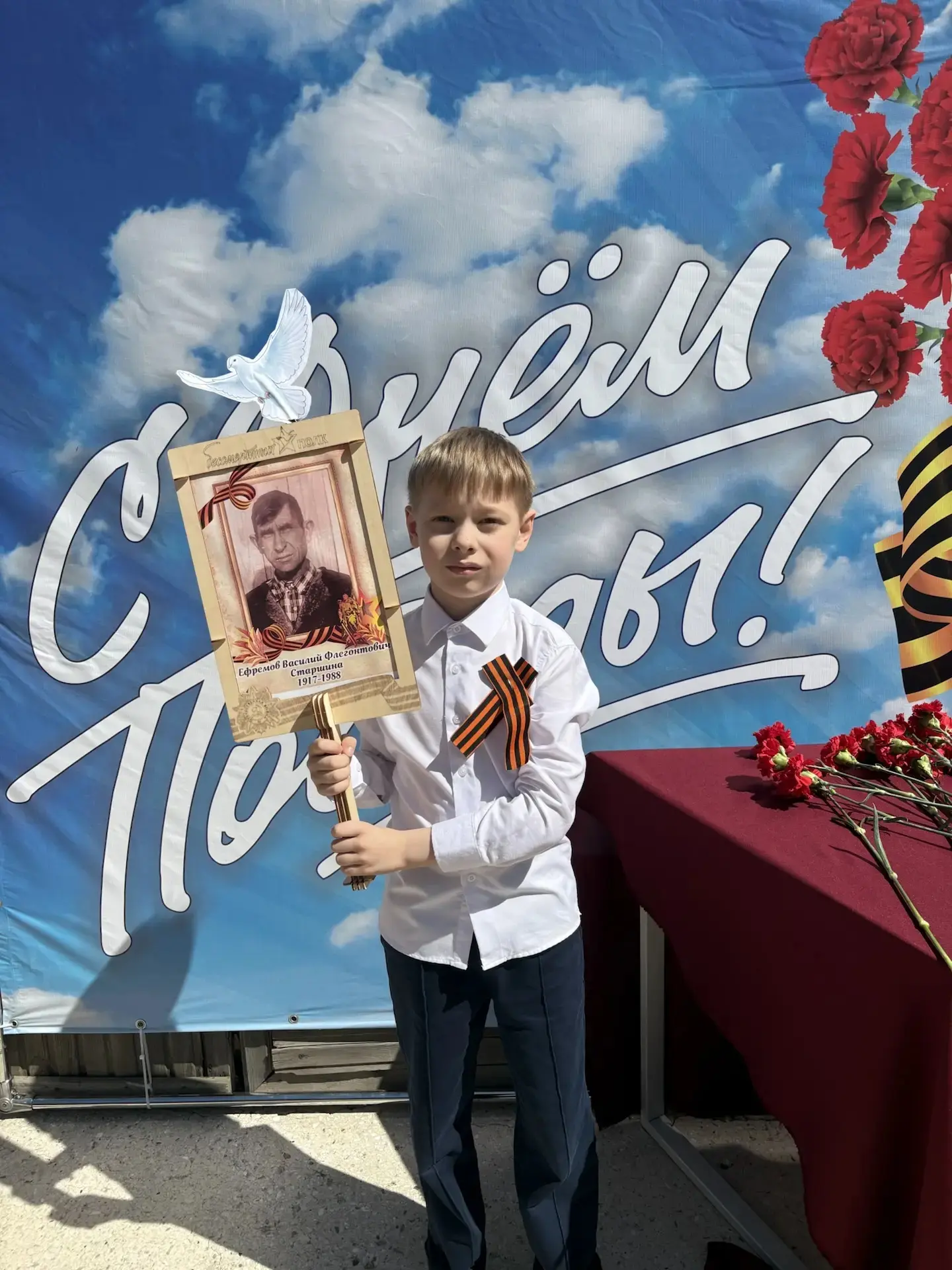 «Бессмертный полк» в школе №114: память, гордость, благодарность 🕯️  🇷🇺  7 мая в МБОУ «СОШ №114» про