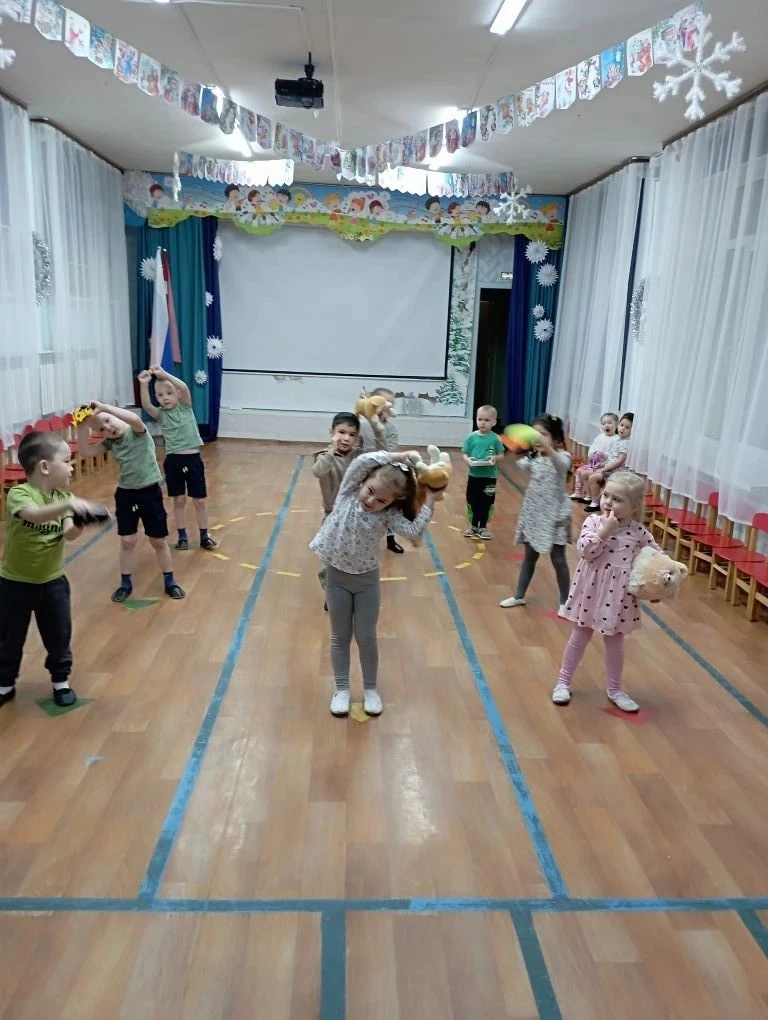 В средней группе "Семицветик" в рамках проекта "Моя любимая игрушка" ребята знакомили д...