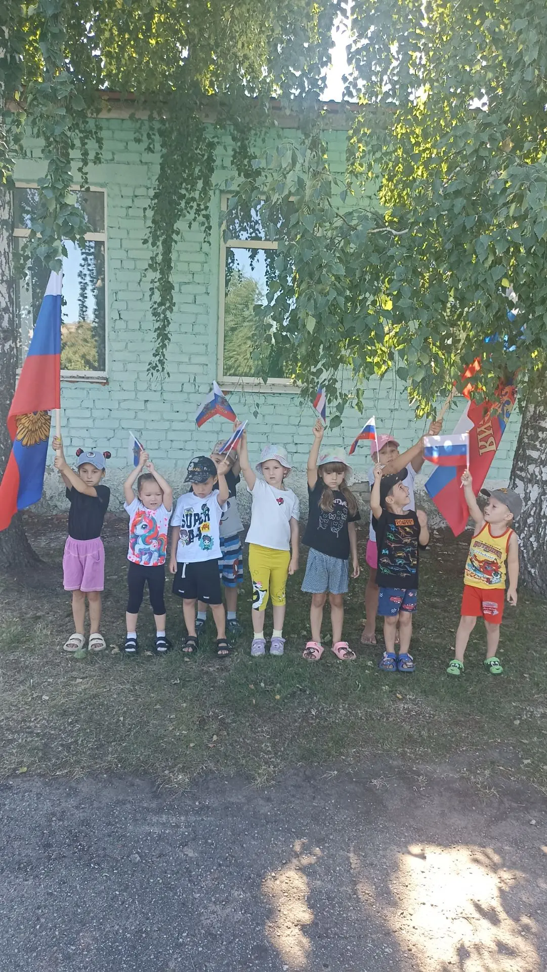 Сегодня у нас особенный день — День Государственного флага России!
