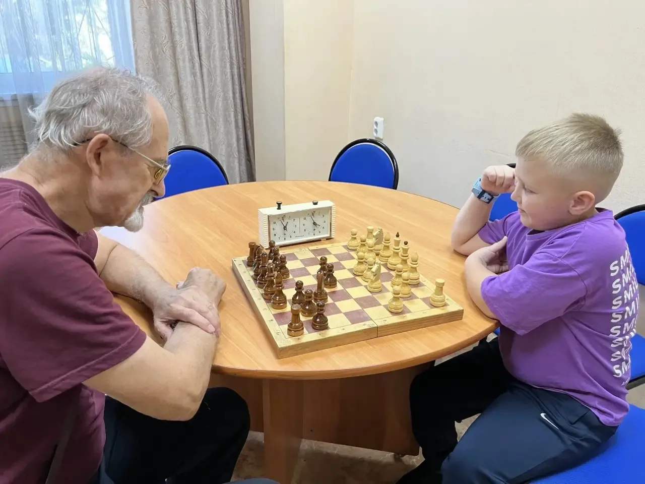 🎉 «Дедушка на час»: тепло, мудрость и шахматные баталии! 🎉
