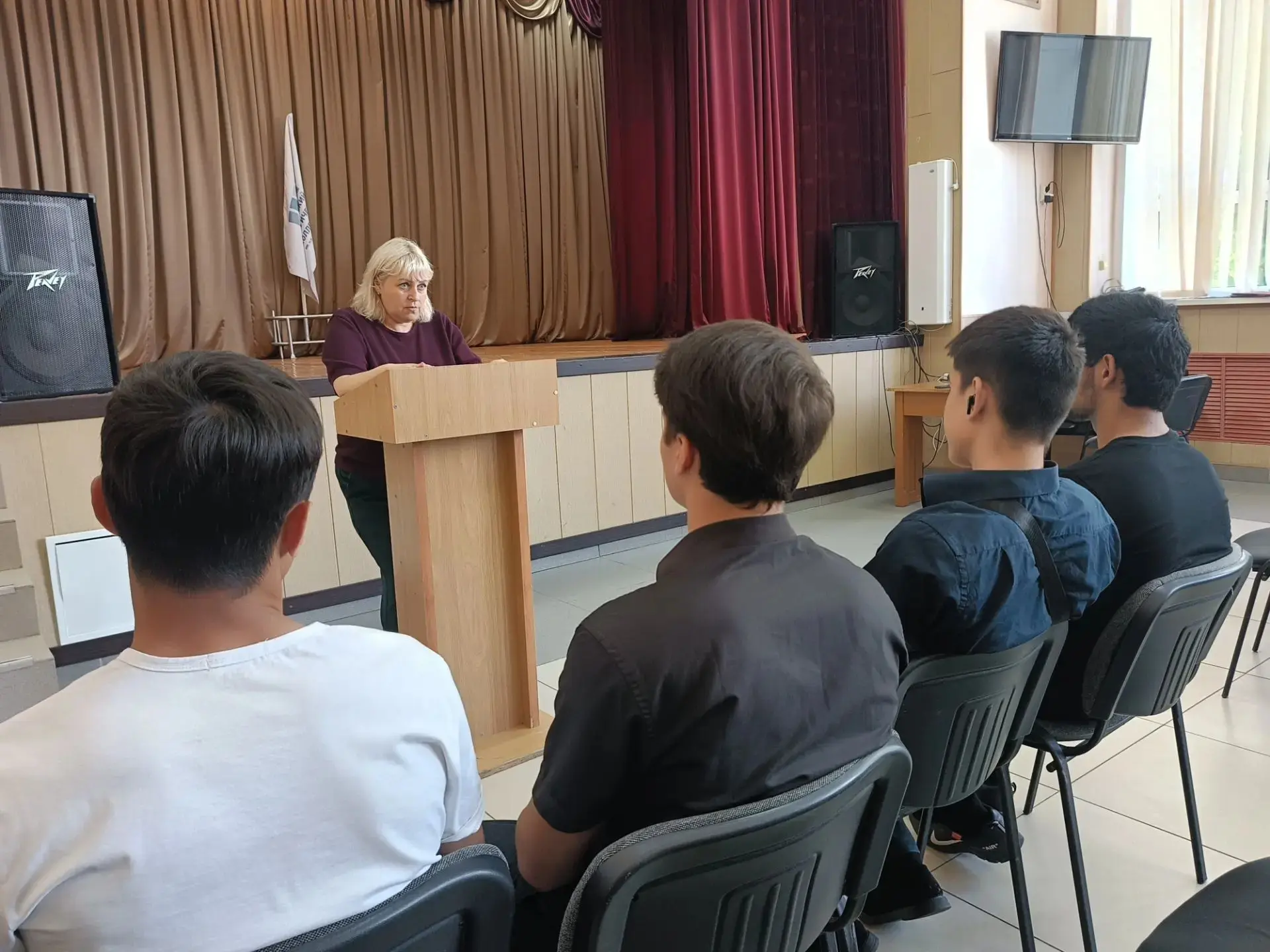 🌍 Добро пожаловать в Чувашию! 

В ЧПК прошла суперполезная лекция для иностранных студентов в рамка