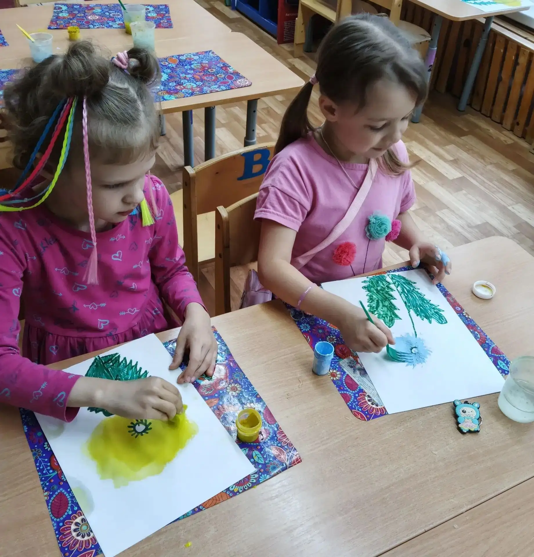 «Цветочное настроение»
Сегодня ребята старшей группы «Огонёк» рисовали одуванчик нетрадиционной техн
