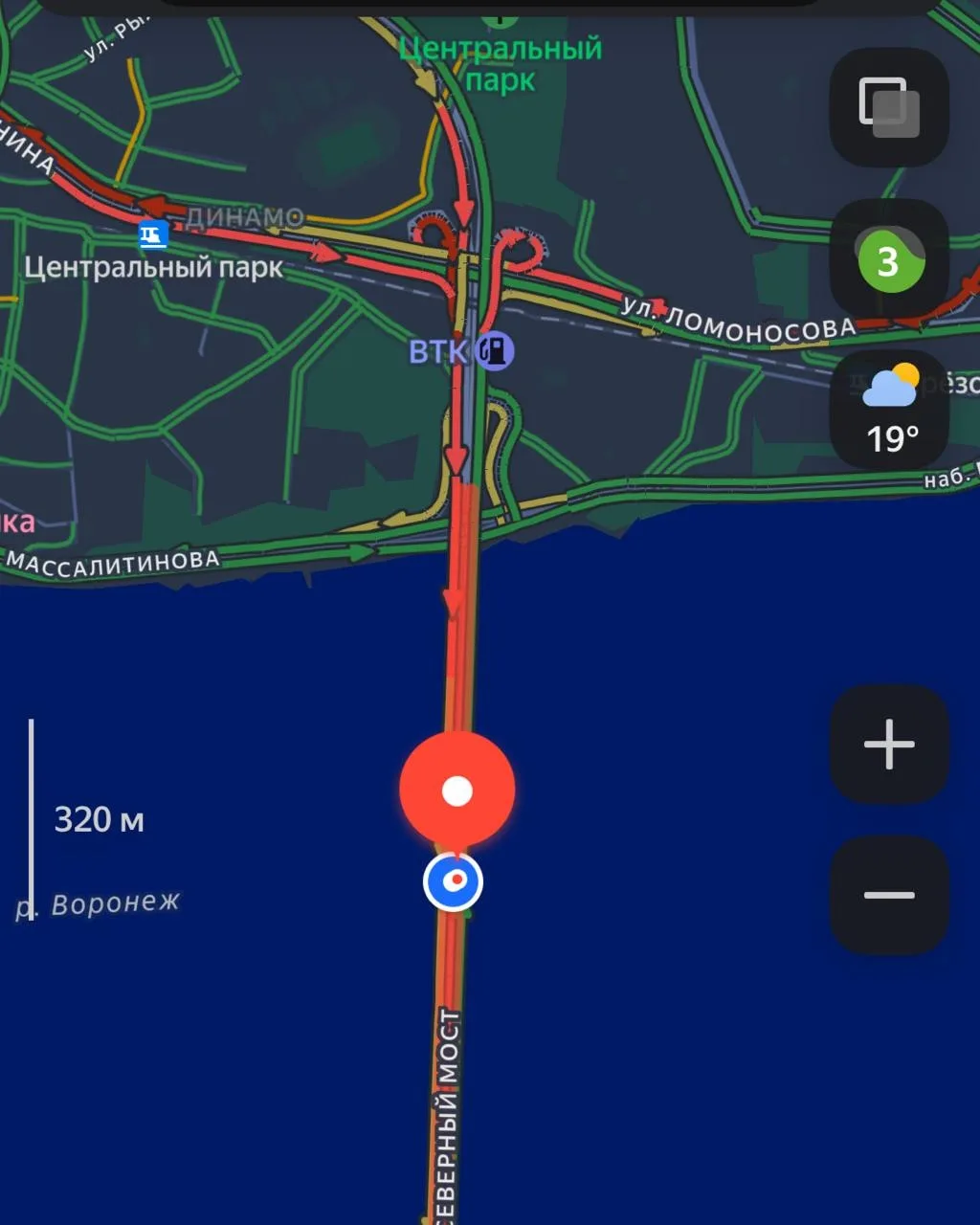 🚗 Из-за ДТП у Северного моста воронежцы уже больше часа стоят в пробке.

По словам читателей, авари