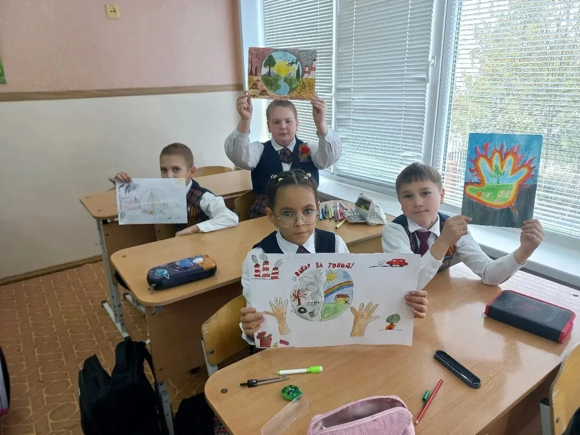 🌍 «Зелёная планета — наш общий дом»: 2 «А» рисует будущее! 🎨 Ученики 2 «А» класса вместе со своим кл