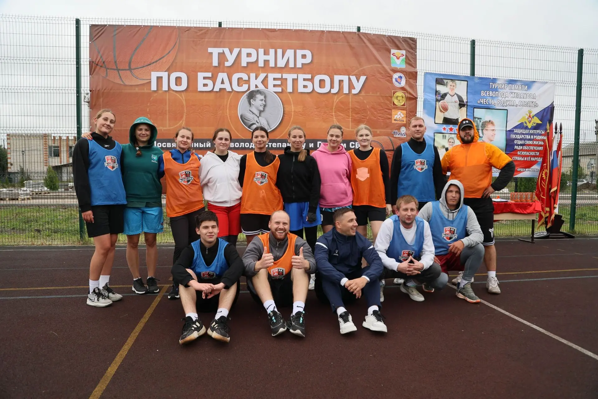 Фотоальбом о турнире памяти Всеволода Степанова: баскетбол в холодную погоду, но с горя...