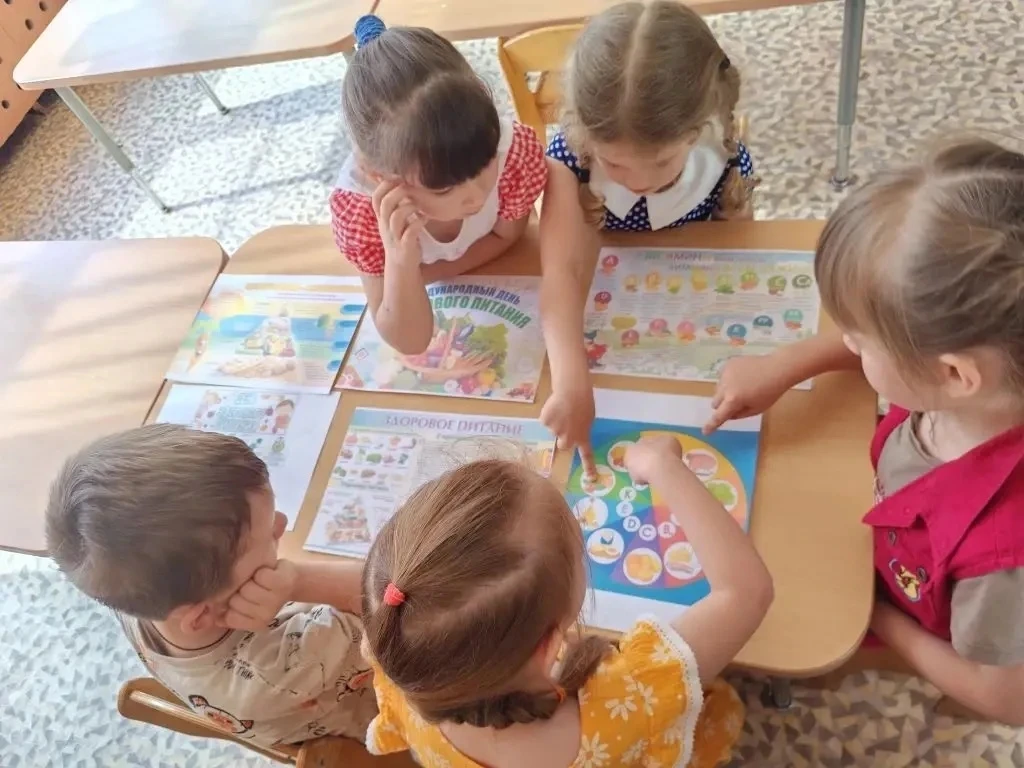 В старшей группе детского сада состоялся День здорового питания 🍏🥦. Ребята с большим интересом обс