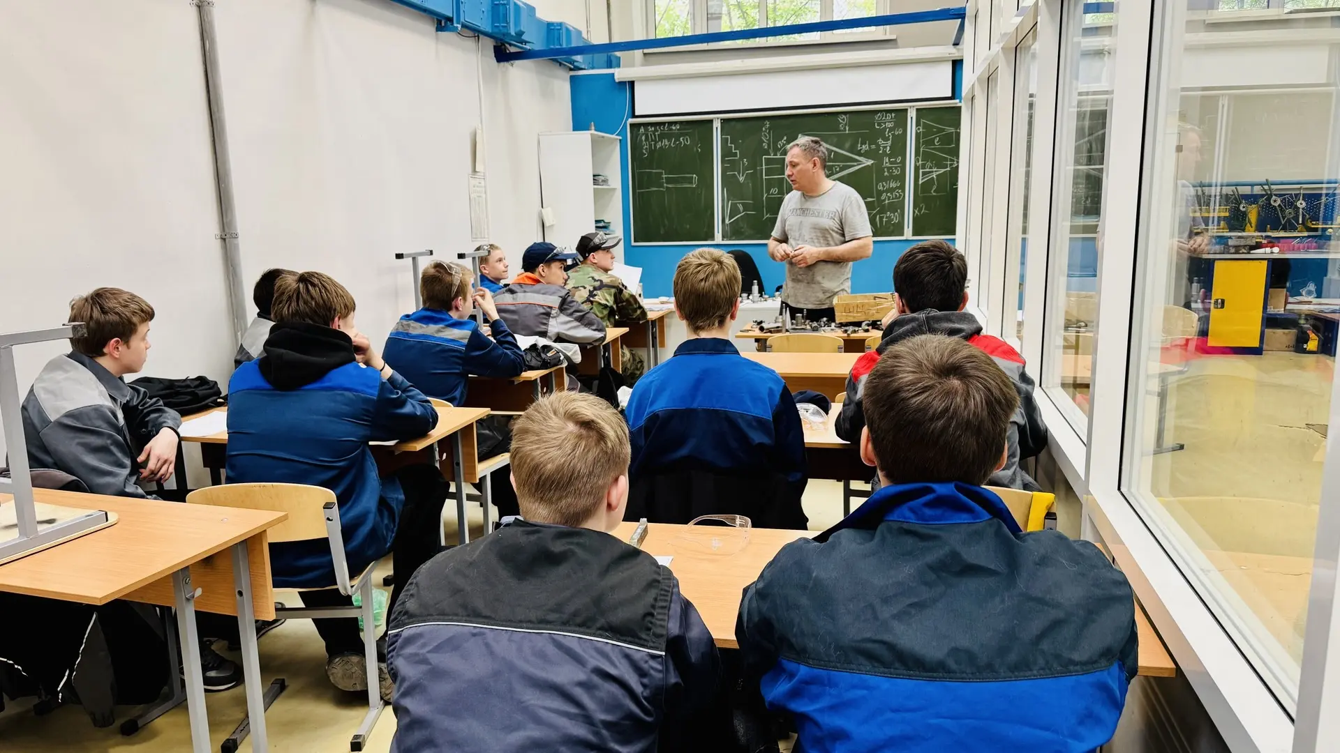 📢 Сегодня важный день!

🎓Наши школьники, которые несколько месяцев осваивали профессию «Токарь: об