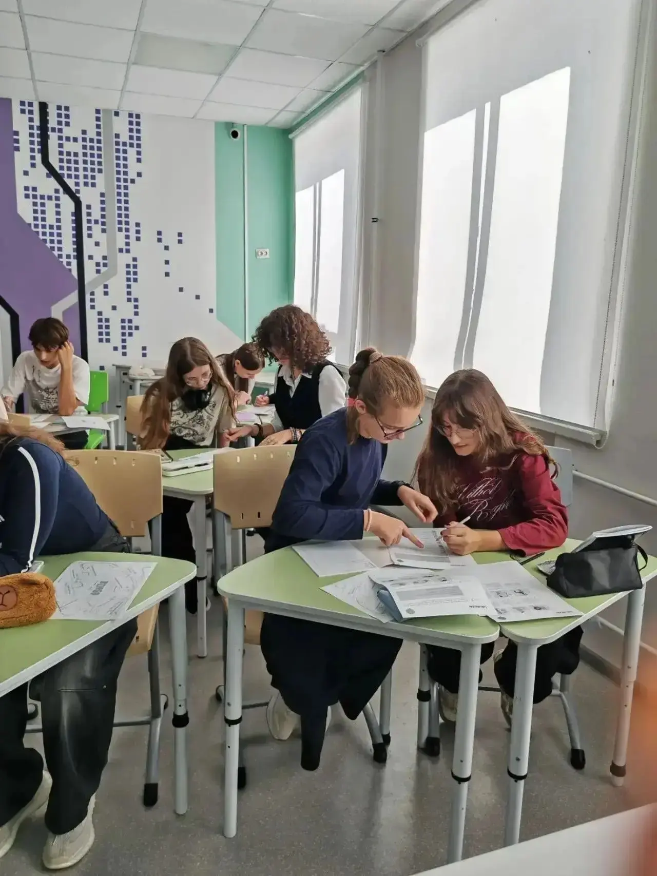 С 1 по 12 октября шестеро лицеистов, изучающих немецкий язык, находятся в лагере для од...
