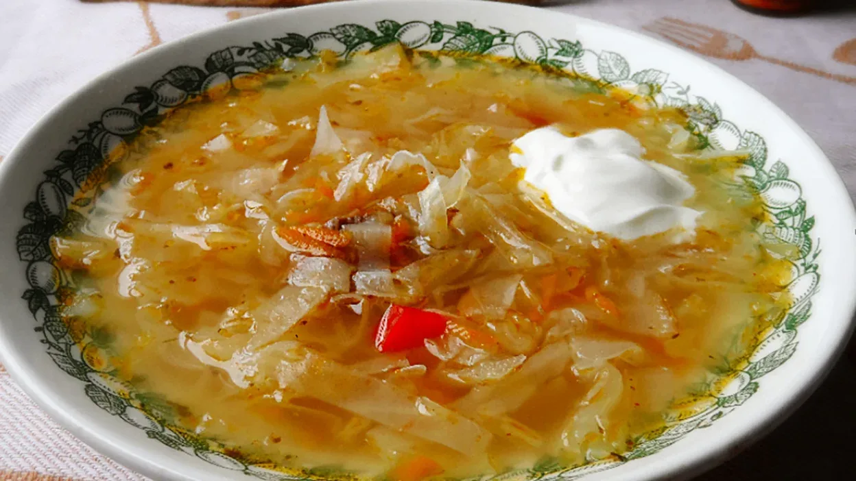🍲 Щи из свежей и квашеной капусты — наваристый суп на мясном бульоне с двумя видами ка...