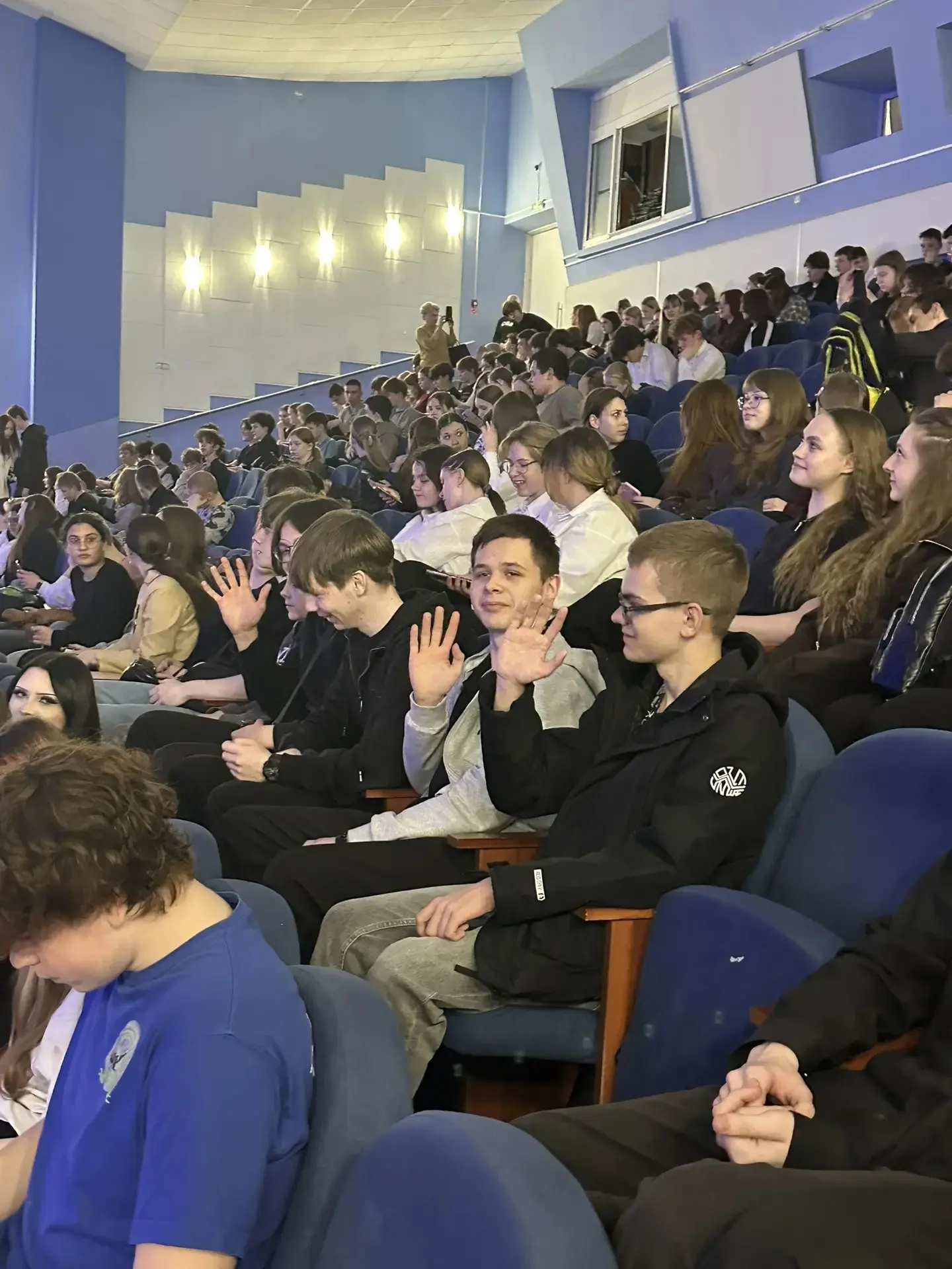Сегодня, 15 апреля, учащиеся 10а класса посетили  постановку Костромского камерного драматического т